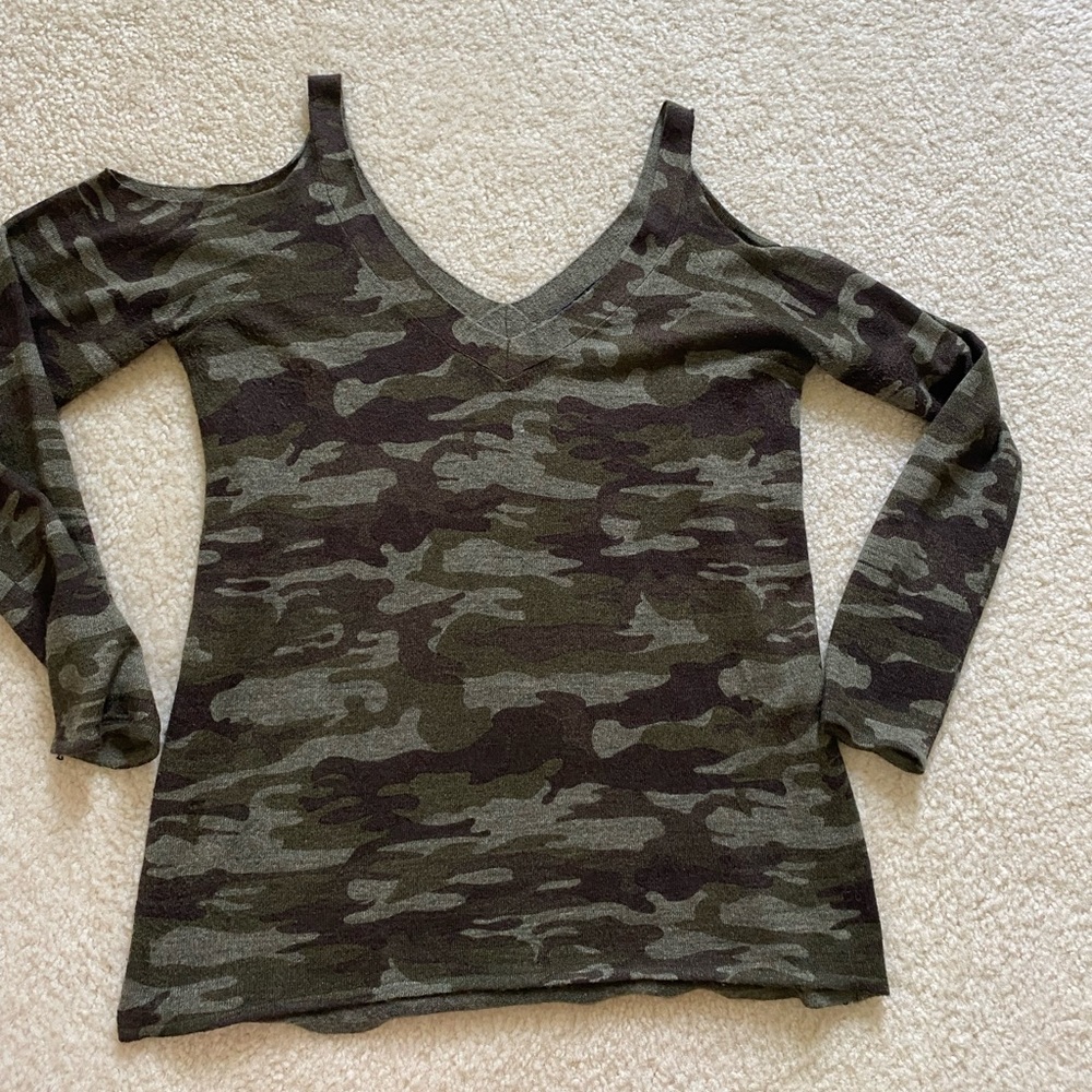 Women’s Camo Off-the-shoulder sweater